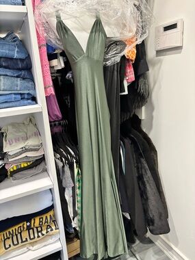 Elegant Sage Green Satin V-Neck Prom/ Evening Dress